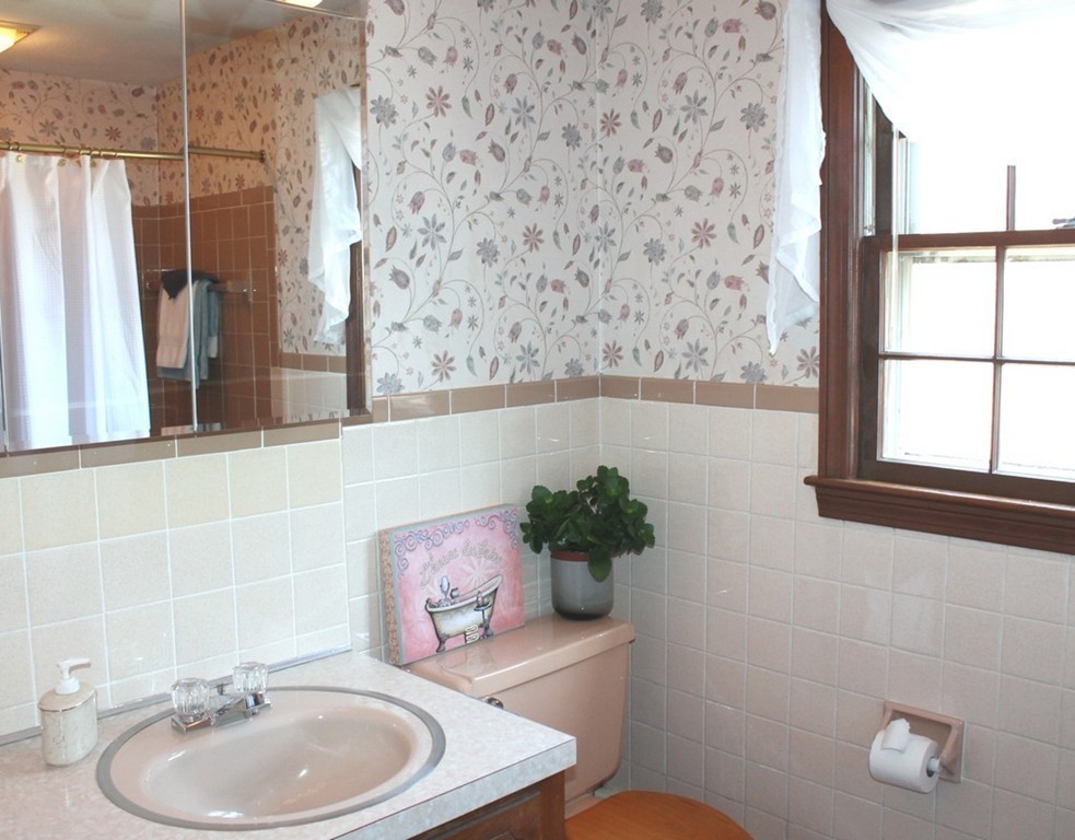 32 Meadowbrook Road Bedford, MA 01730 - Photo 16 of 20 Gallery Image 16
