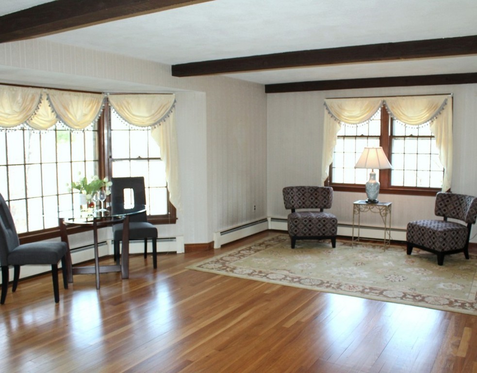 32 Meadowbrook Road Bedford, MA 01730 - Photo 4 of 20 Gallery Image 4