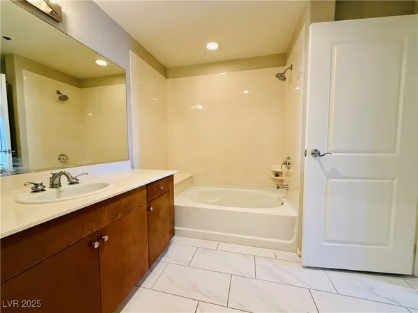 $2,350 | 8255 South Las Vegas Boulevard, Unit 1520, Las Vegas, NV 89123