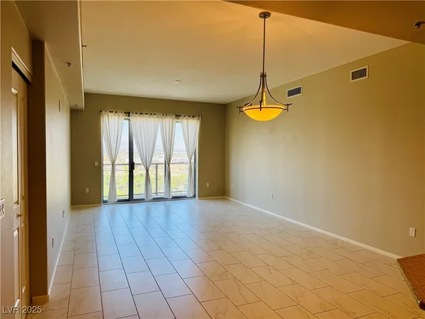 $2,350 | 8255 South Las Vegas Boulevard, Unit 1520, Las Vegas, NV 89123