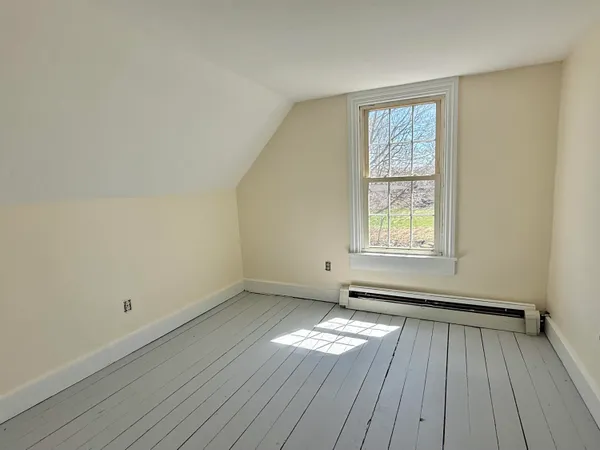 $289,000 | 111 East Main Street, Vinalhaven, ME 04863