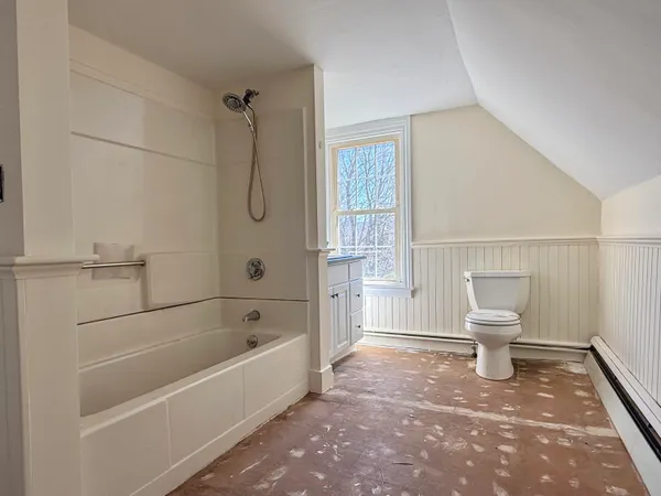 $289,000 | 111 East Main Street, Vinalhaven, ME 04863