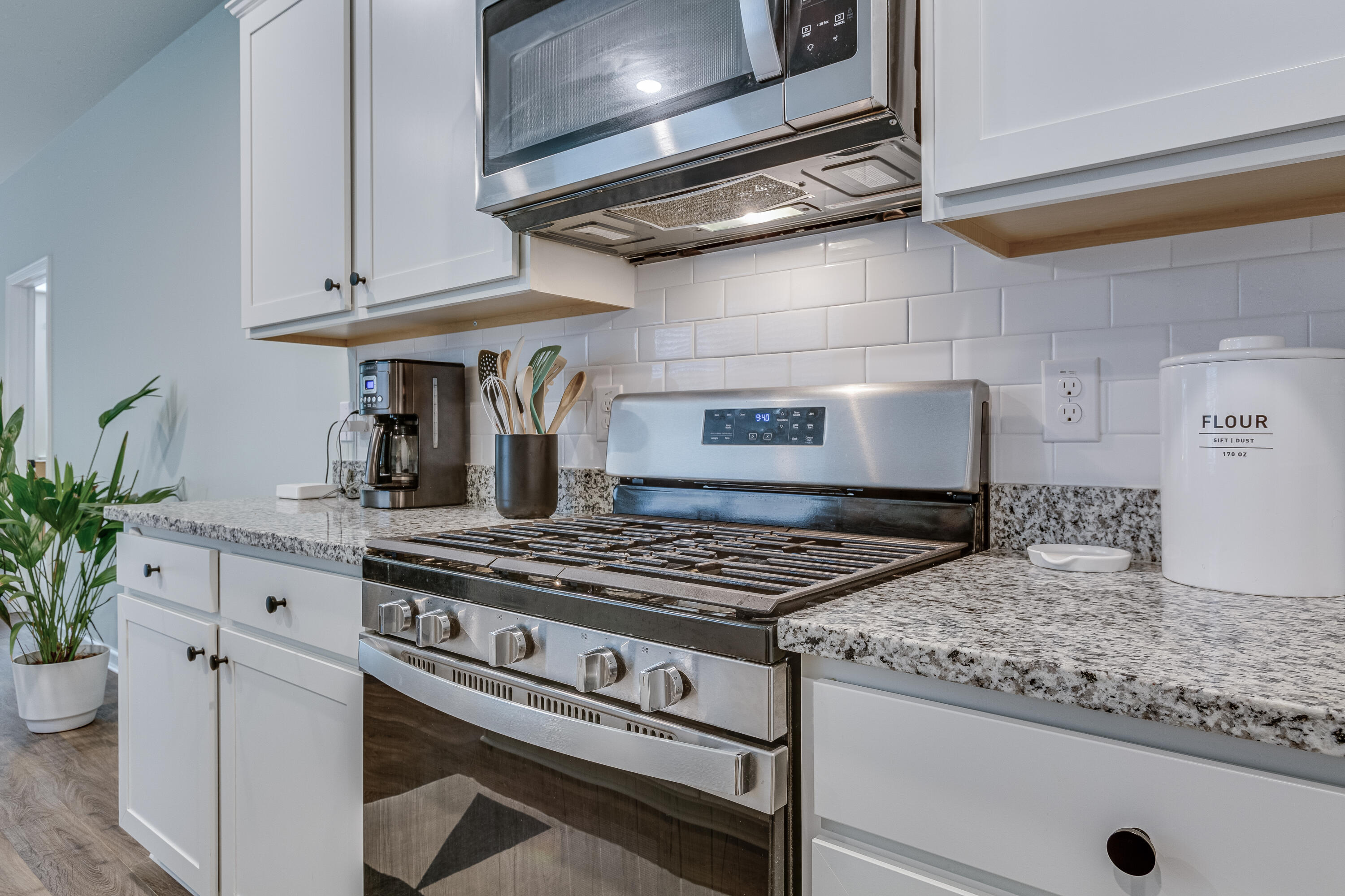 444 Cedarview Road Summerville, SC 29486 - Photo 10 of 32 444CedarviewRd.NicoleBurbagePhoto-33