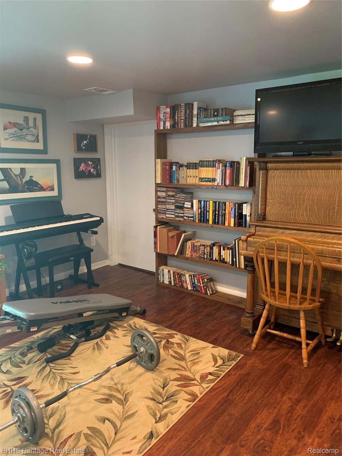 2413 Hunter Road Brighton, MI 48114 - Photo 30 of 42 LOWER LEVEL FAMILYROOM