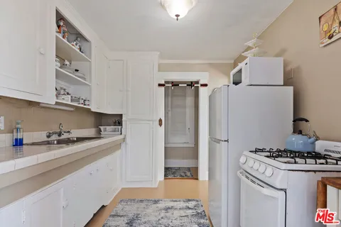 $3,100,000 | 207 Ocean Ave Extension, Santa Monica, CA 90402