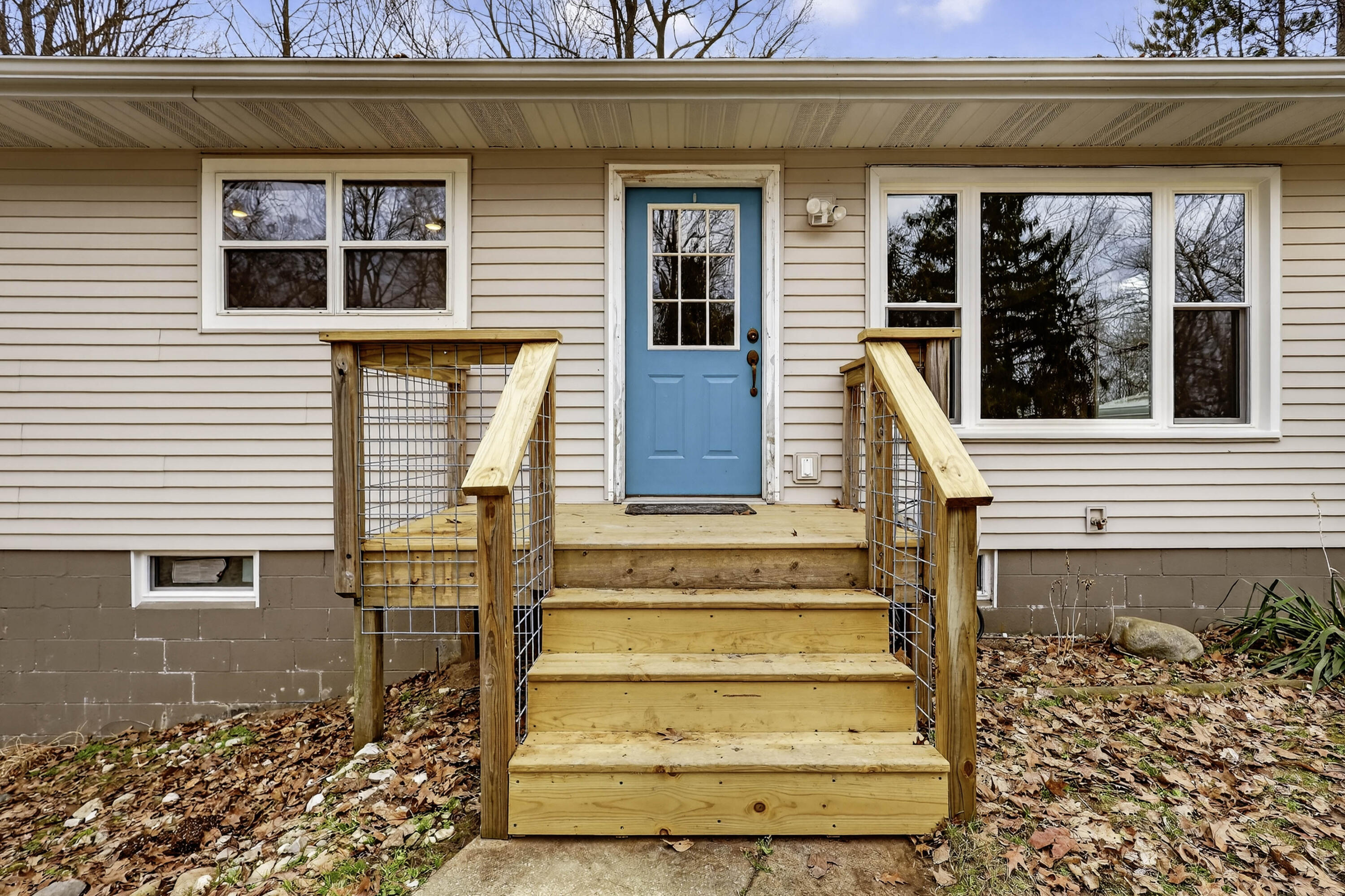 5169 Farr Road Fruitport, MI 49415 - Photo 5 of 46 05-5169-Farr-Rd-Fruitport-MI-49415-Windo