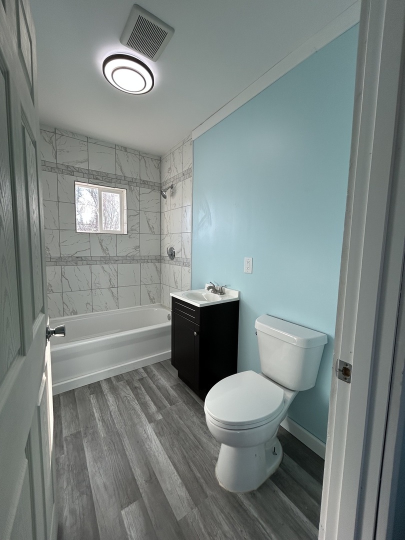 129 West Main Street Amboy, IL 61310 - Photo 24 of 40 a bathroom with a toilet a sink and bathtub