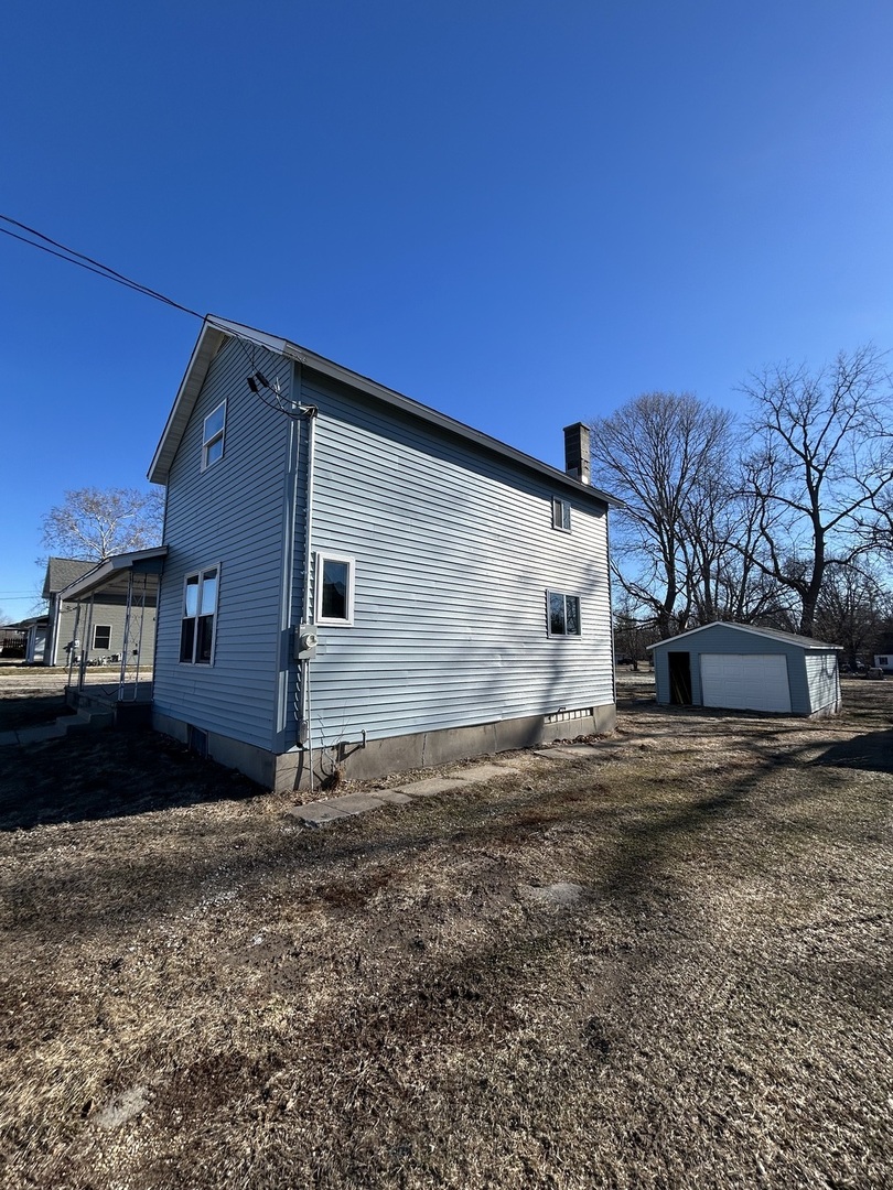 129 West Main Street Amboy, IL 61310 - Photo 10 of 40 a front view of a house with a yard