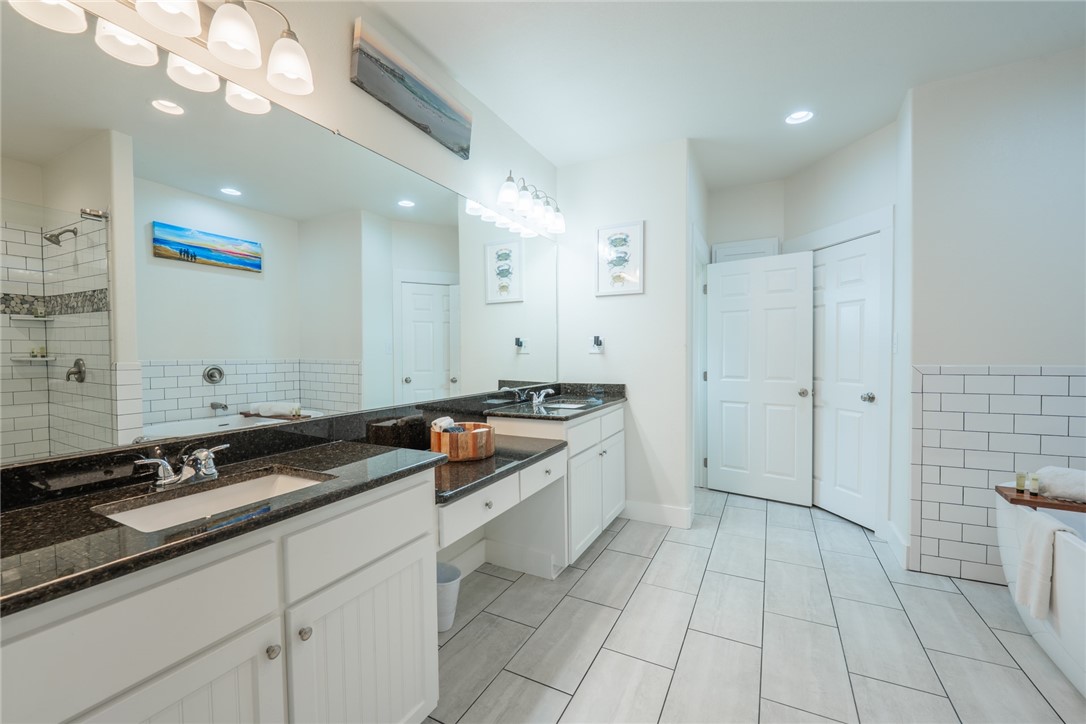 109 Copano Cove Road Rockport, TX 78382 - Photo 16 of 32