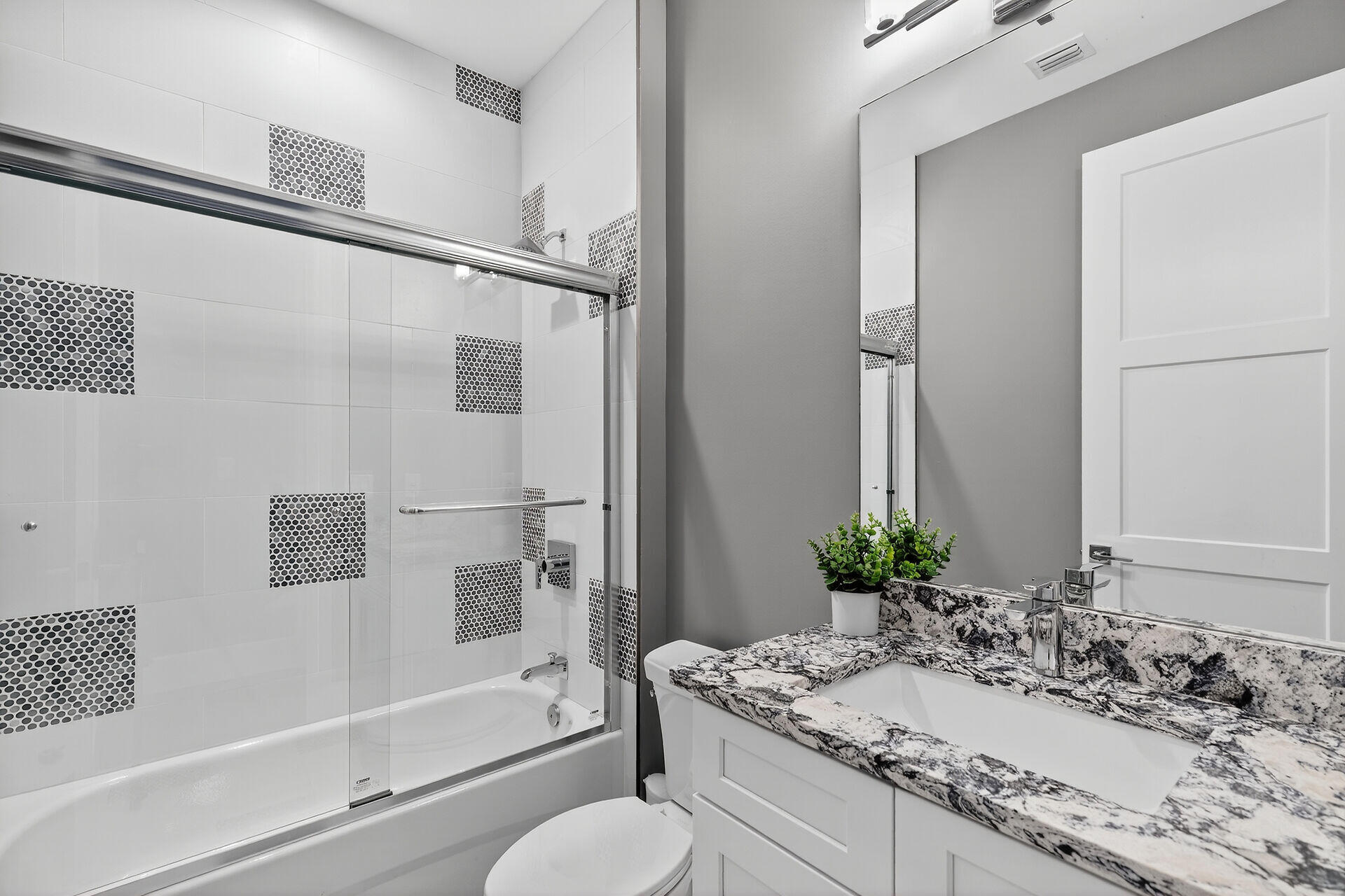 435 Sombrero Beach Road Marathon, FL 33050 - Photo 35 of 64 2nd floor guest bath