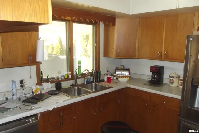 $227,900 | 37 Crestview Drive, Chatham, IL 62629