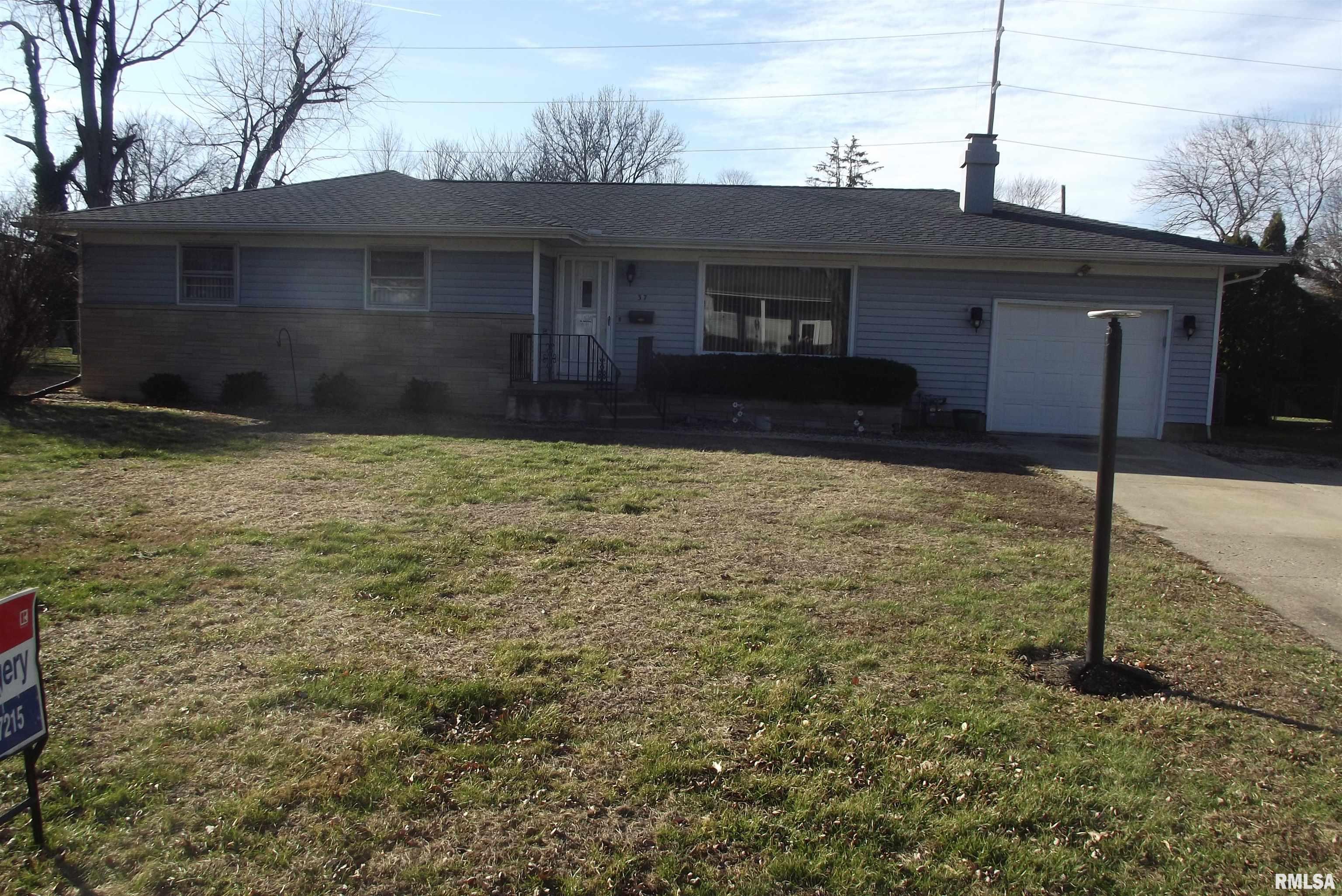 37 Crestview Drive Chatham, IL 62629 - Photo 2 of 32