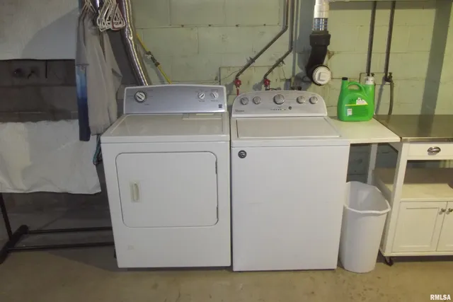 $227,900 | 37 Crestview Drive, Chatham, IL 62629