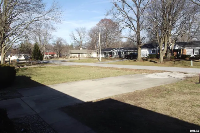 $227,900 | 37 Crestview Drive, Chatham, IL 62629