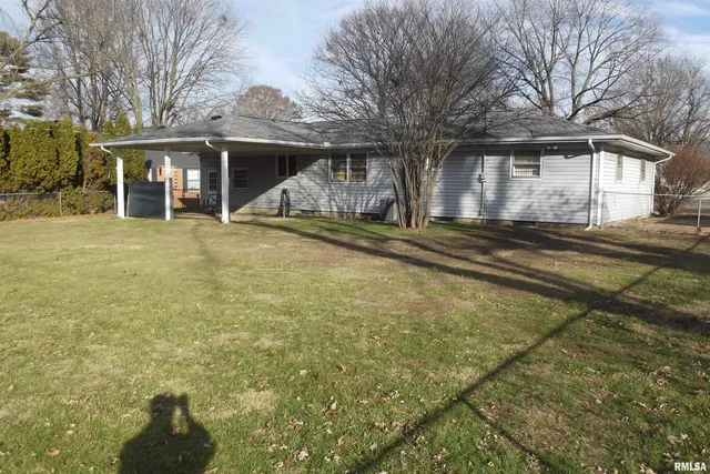 $227,900 | 37 Crestview Drive, Chatham, IL 62629