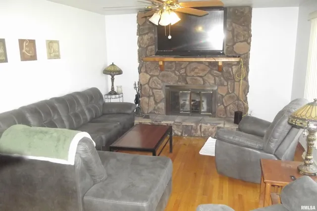 $227,900 | 37 Crestview Drive, Chatham, IL 62629