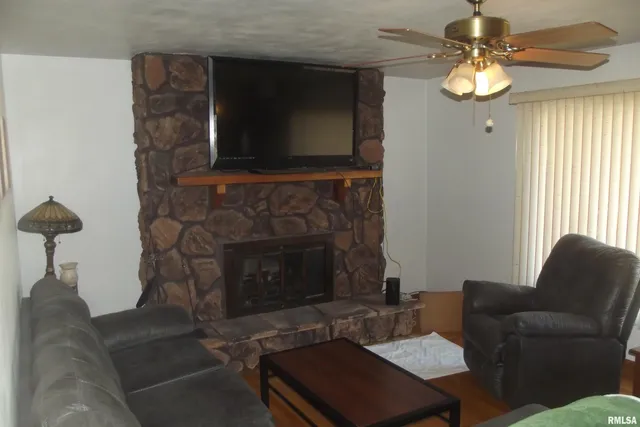 $227,900 | 37 Crestview Drive, Chatham, IL 62629