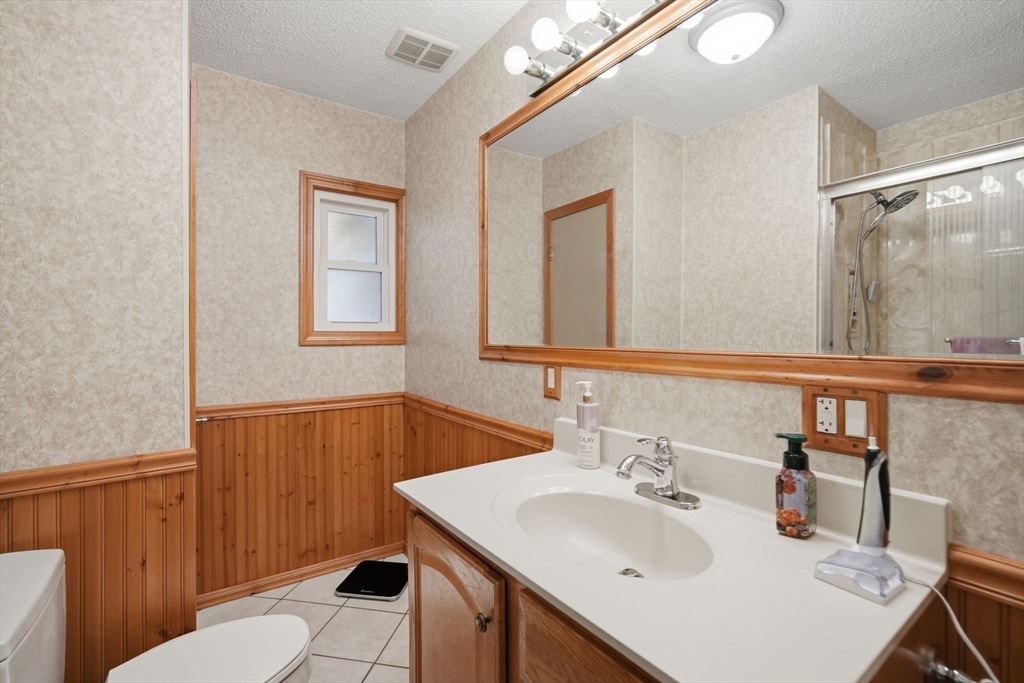 958 Parker Street Springfield, MA 01129 - Photo 22 of 34