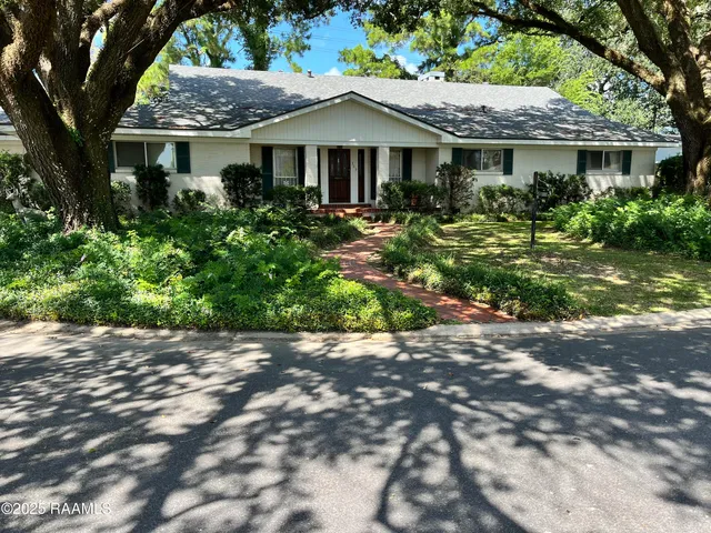 $439,000 | 303 Colonial Drive, Lafayette, LA 70506