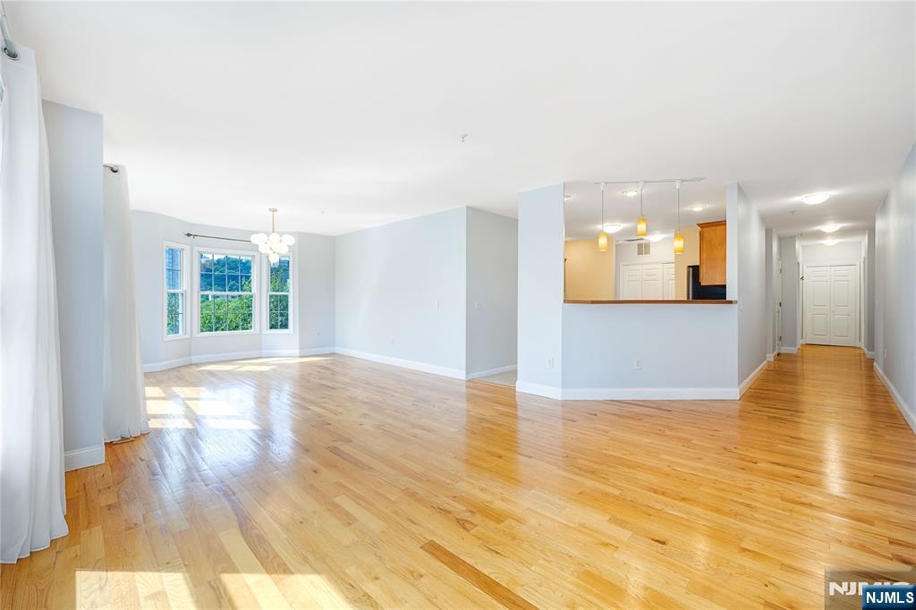 337 The Promenade, Unit 337 Edgewater, NJ 07020 - Photo 5 of 28