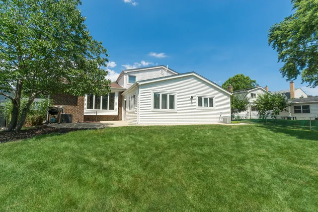 $639,900 | 1107 West White Oak Street, Arlington Heights, IL 60005
