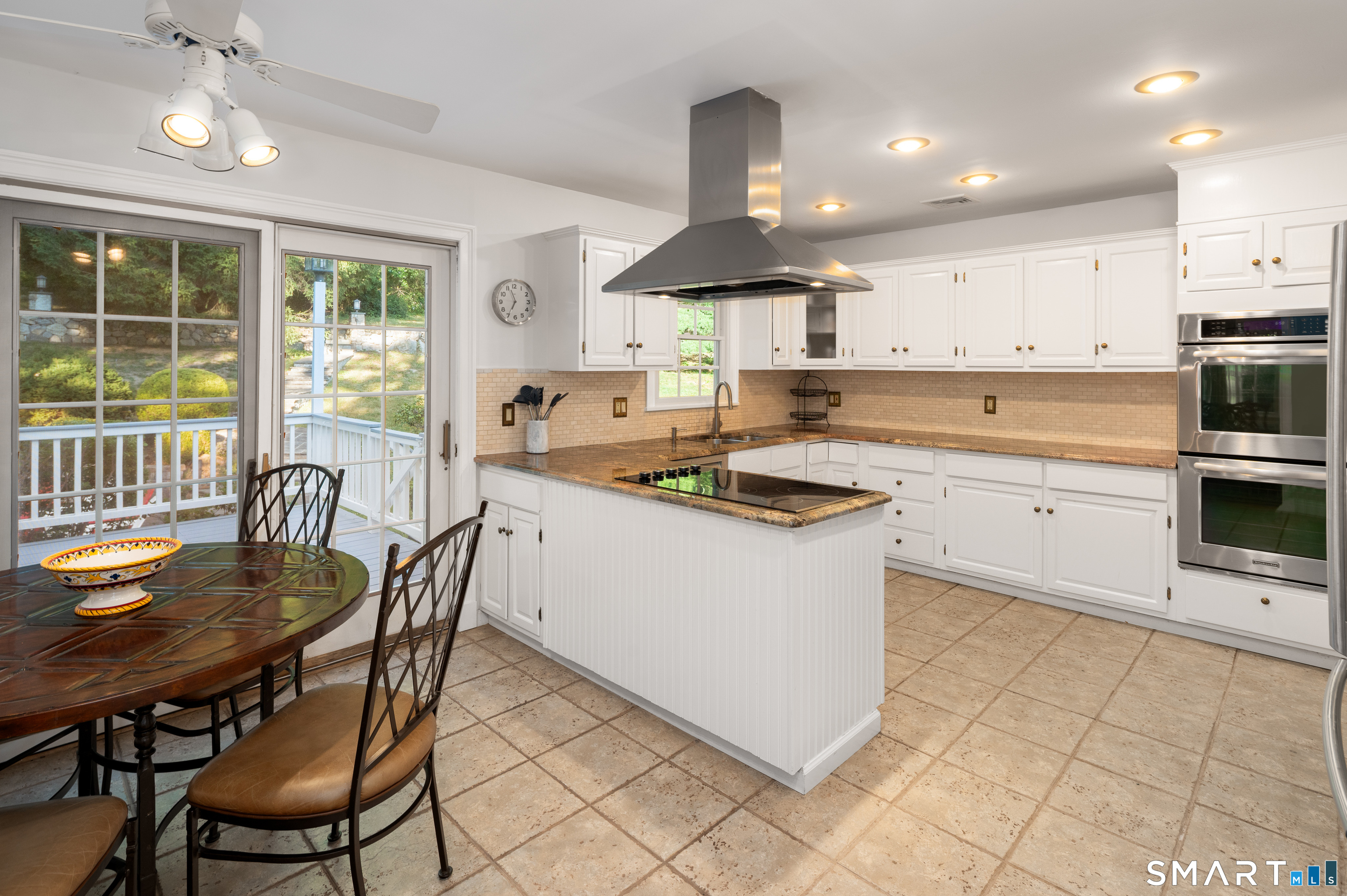 89 Eastover Road Stamford, CT 06905 - Photo 13 of 36