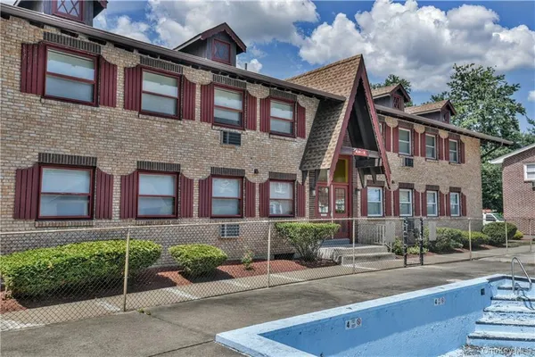 $325,000 | 21 Normandy Village, Unit 2, Nanuet, NY 10954