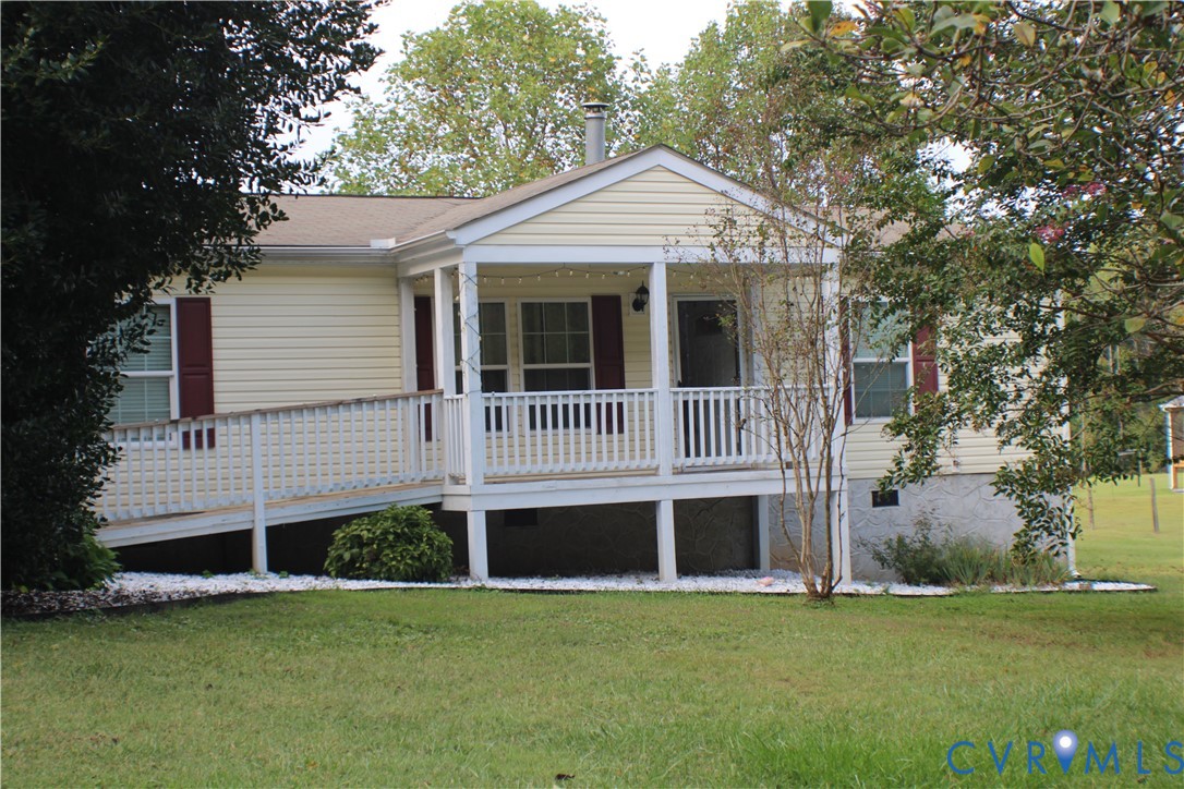 View of front of house featuring a front yard and