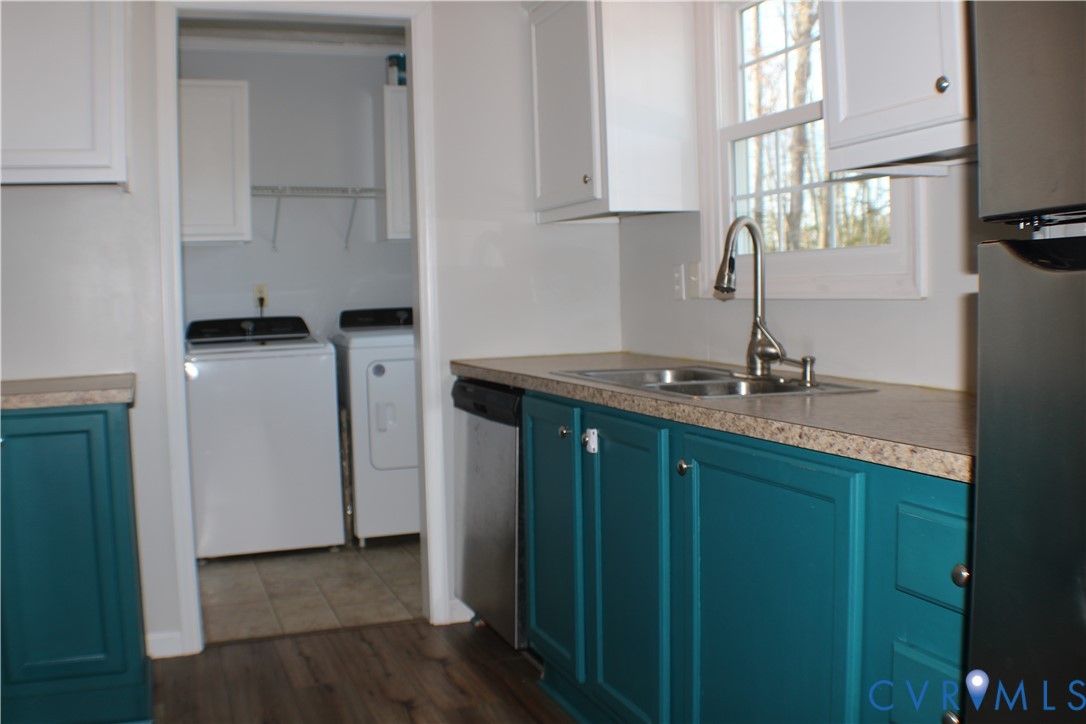 1811 Halls Store Road Mineral, VA 23117 - Photo 36 of 39 Kitchen with appliances with stainless steel finis