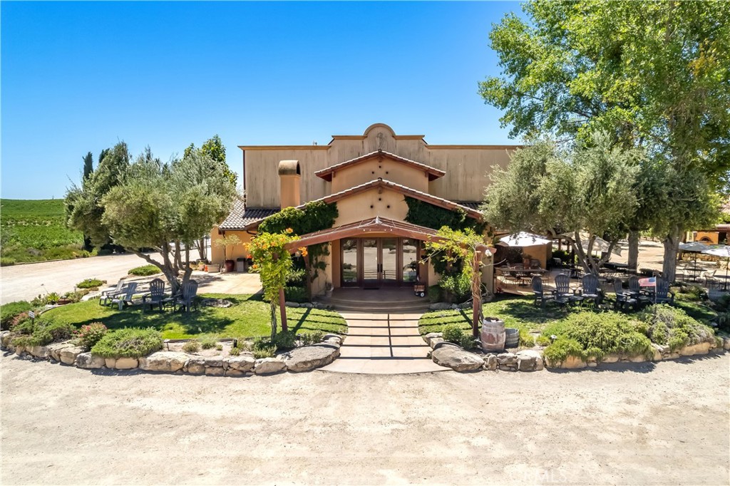 2995 Pleasant Road San Miguel, CA 93451 - Photo 33 of 70 Tasting room