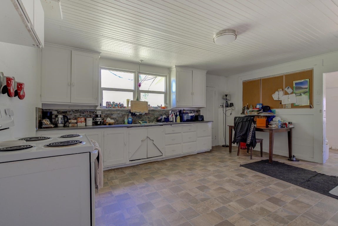 3315 Montague Road Montague, CA 96064 - Photo 7 of 32 Gallery Image 7