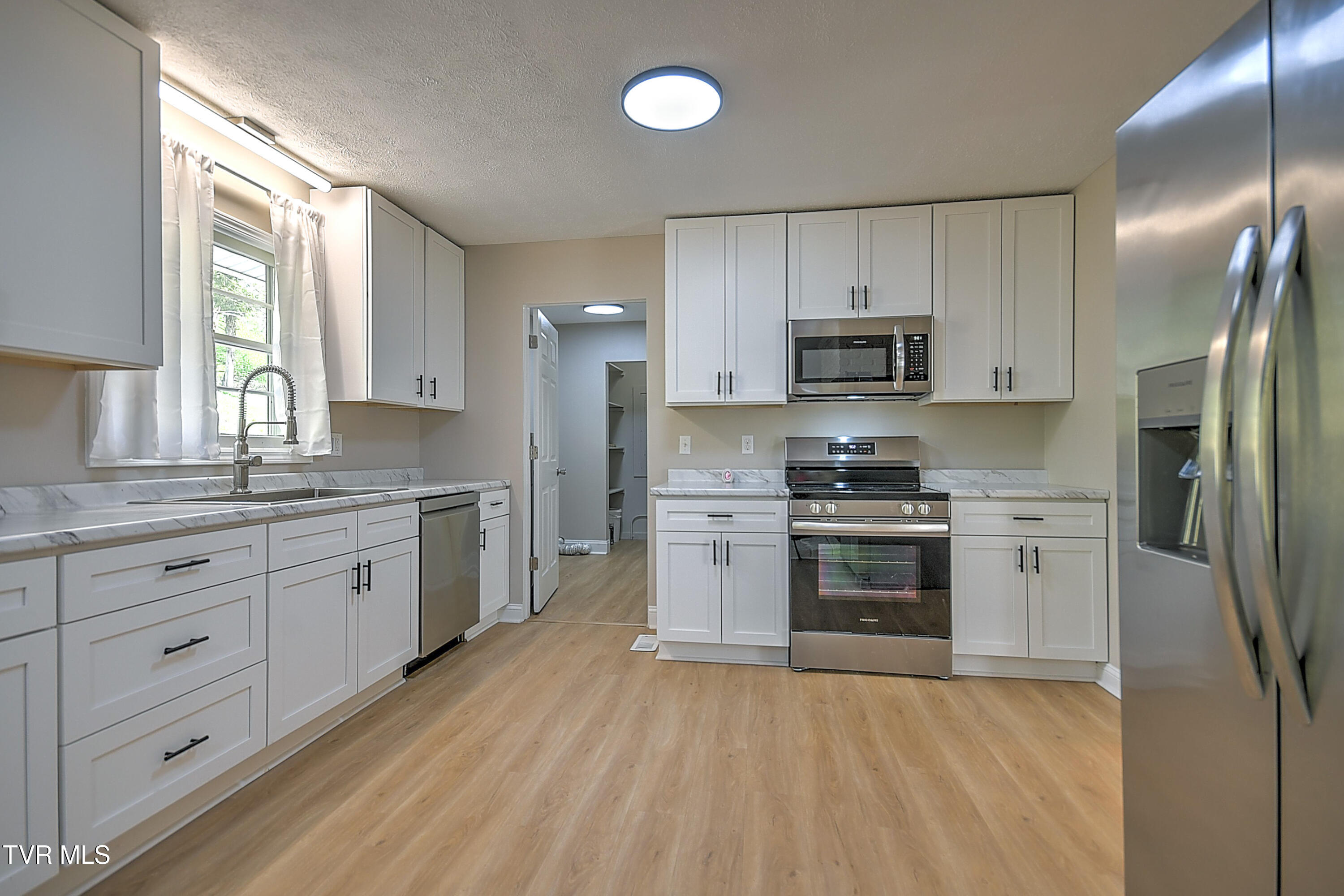 420 Ridgefields Road Kingsport, TN 37660 - Photo 13 of 41 420 Ridgefields Rd JG-14
