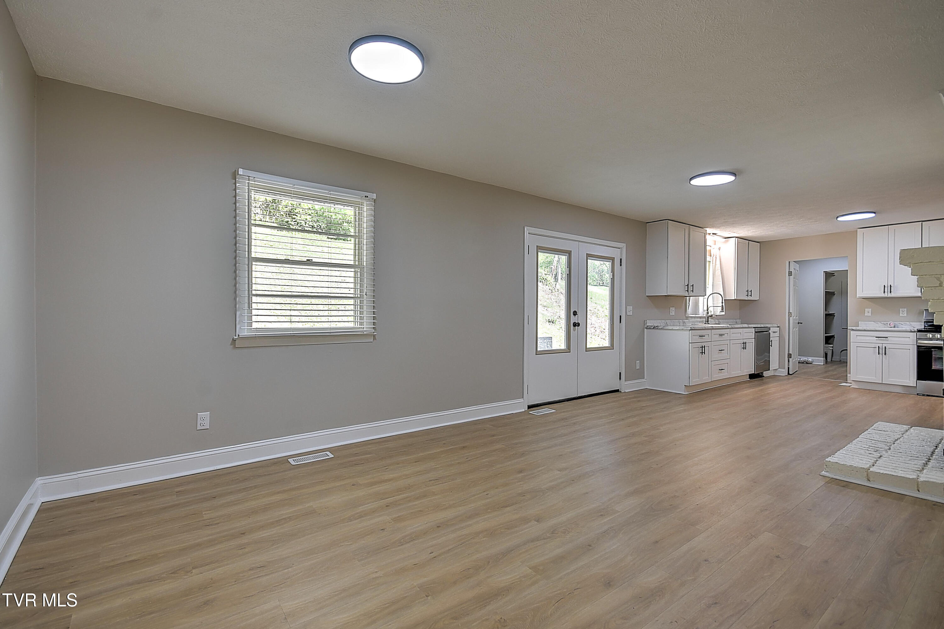420 Ridgefields Road Kingsport, TN 37660 - Photo 17 of 41 420 Ridgefields Rd JG-18