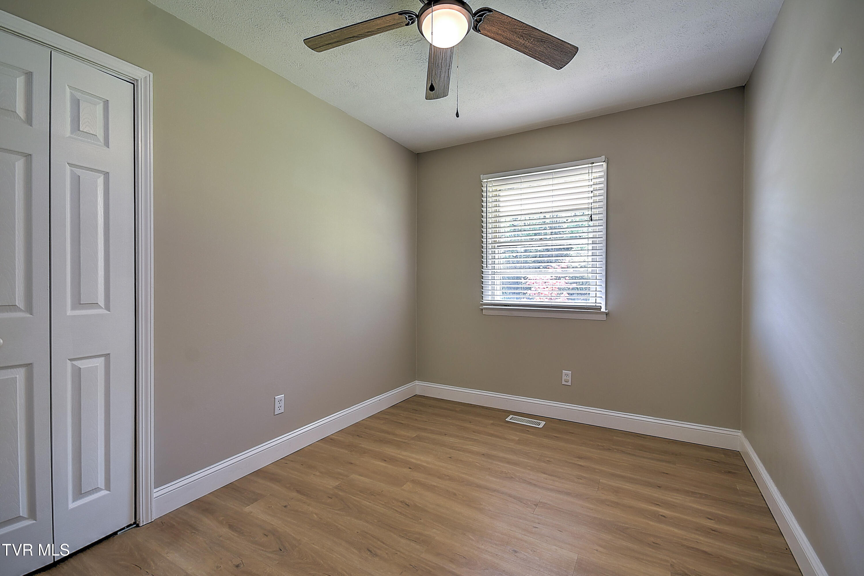 420 Ridgefields Road Kingsport, TN 37660 - Photo 24 of 41 420 Ridgefields Rd JG-25