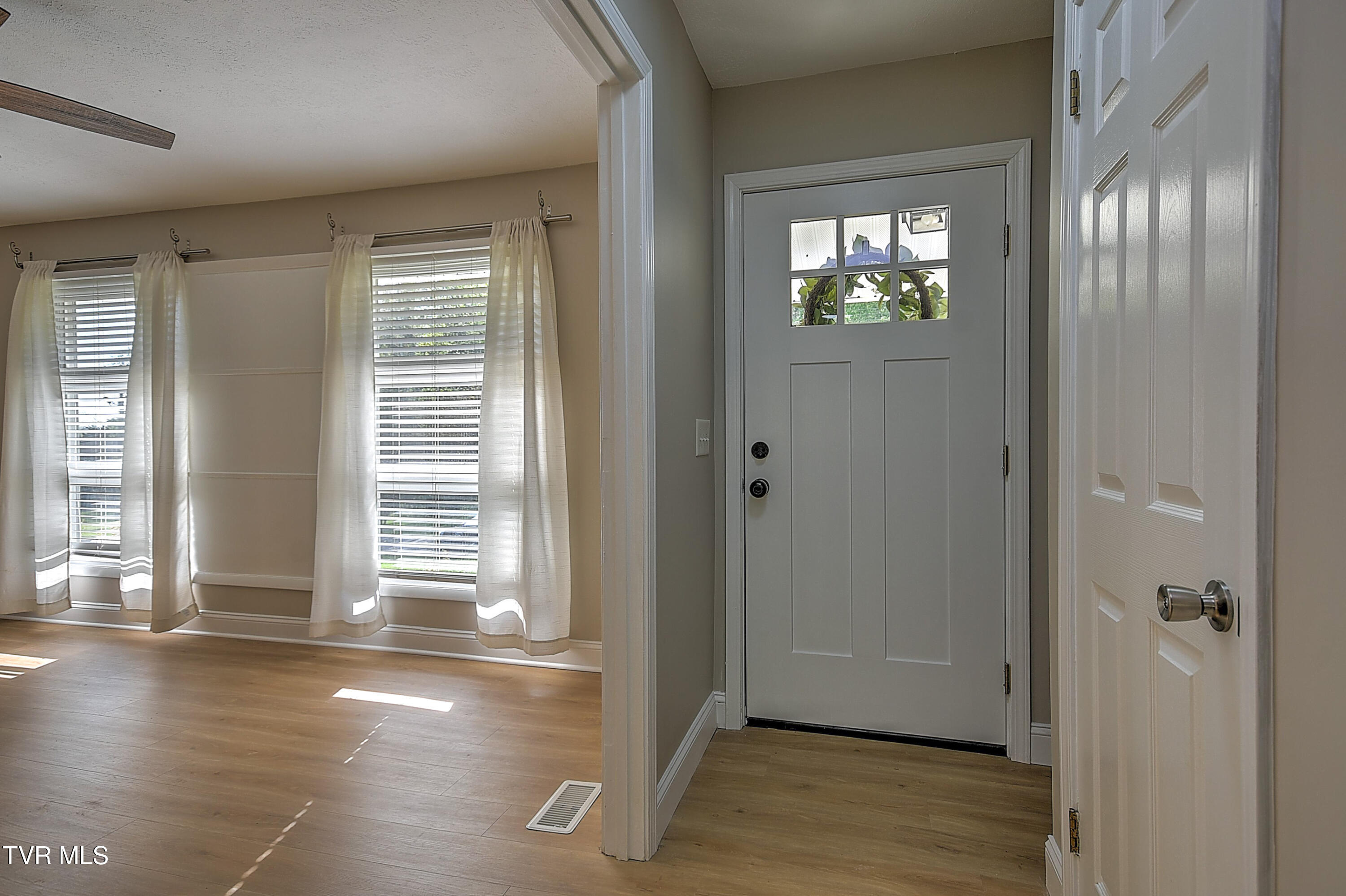 420 Ridgefields Road Kingsport, TN 37660 - Photo 5 of 41 420 Ridgefields Rd JG-6