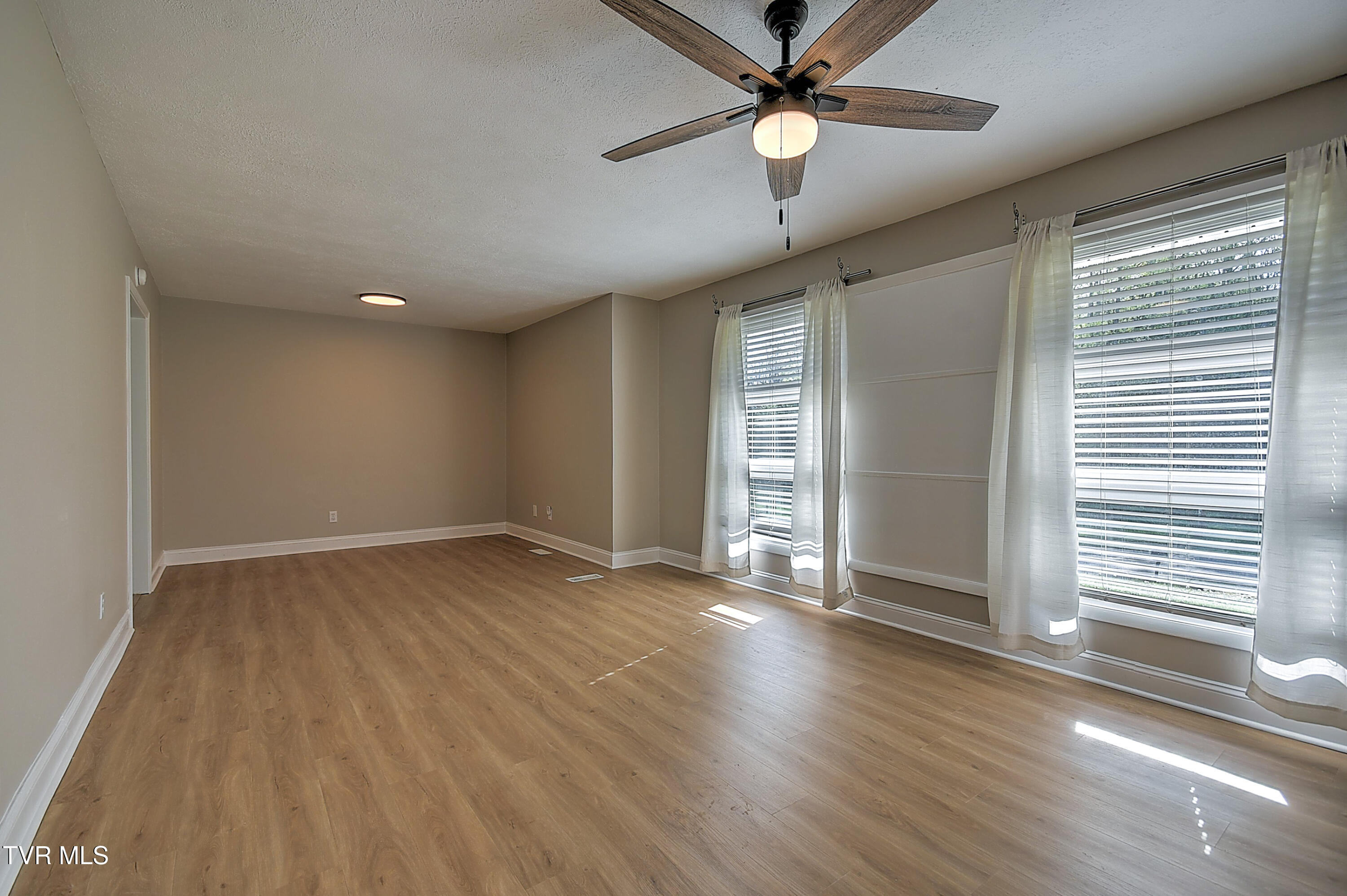 420 Ridgefields Road Kingsport, TN 37660 - Photo 7 of 41 420 Ridgefields Rd JG-8