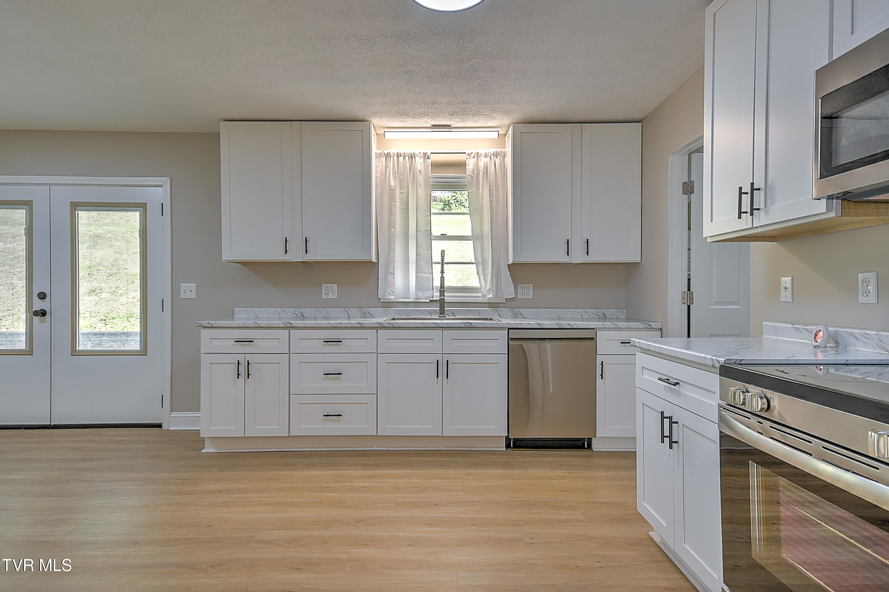 420 Ridgefields Road Kingsport, TN 37660 - Photo 10 of 41 420 Ridgefields Rd JG-11