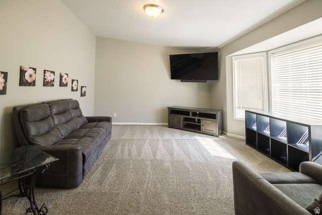 375 South 3290th West Vernal, UT 84078 - Photo 3 of 37