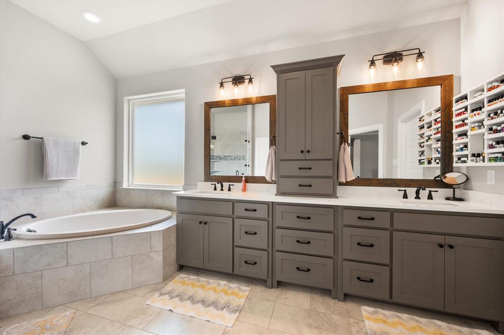 6425 Starlight Ranch Road Godley, TX 76044 - Photo 23 of 37 Soaking tub, dual sinks and lots of storage