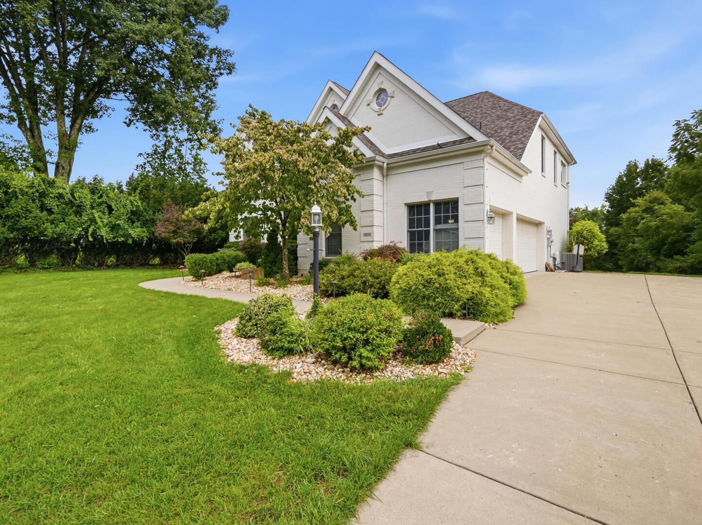 1805 Hassam Road Coraopolis, PA 15108 - Photo 3 of 47 Gallery Image 3