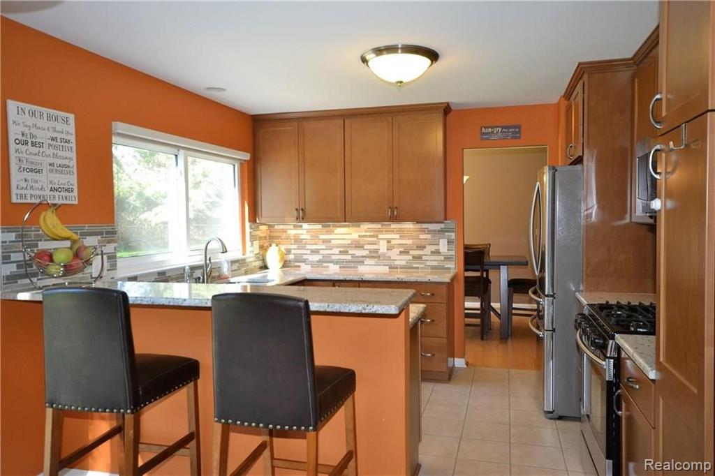 35870 Fredericksburg Road Farmington Hills, MI 48331 - Photo 4 of 45