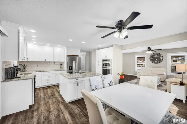 $315,000 | 5000 East Richland Avenue, Chillicothe, IL 61523