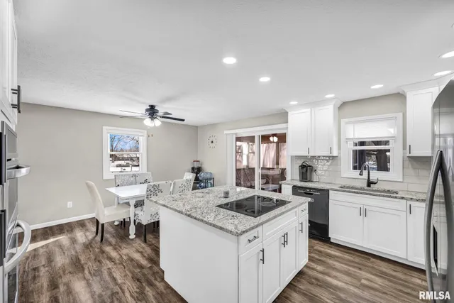 $315,000 | 5000 East Richland Avenue, Chillicothe, IL 61523