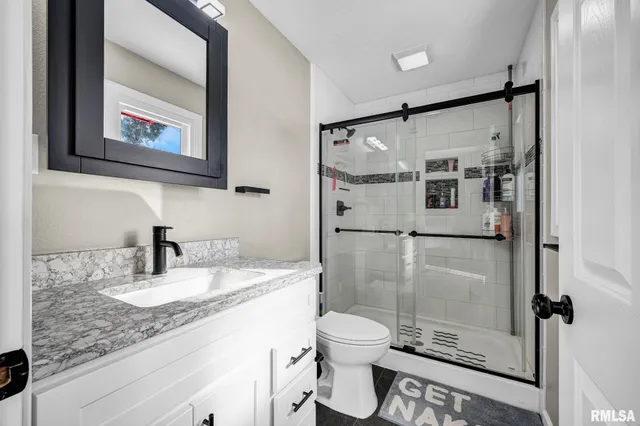 $315,000 | 5000 East Richland Avenue, Chillicothe, IL 61523