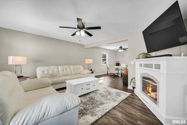 $315,000 | 5000 East Richland Avenue, Chillicothe, IL 61523