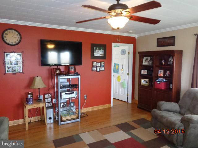 14629 Clear Spring Road Williamsport, MD 21795 - Photo 3 of 19 Living Room