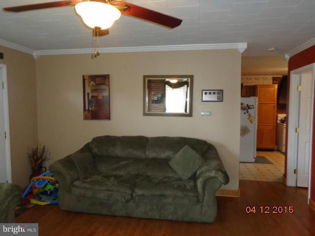 14629 Clear Spring Road Williamsport, MD 21795 - Photo 4 of 19 Living Room