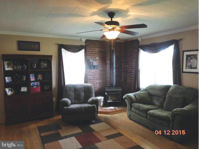 14629 Clear Spring Road Williamsport, MD 21795 - Photo 5 of 19 Living Room