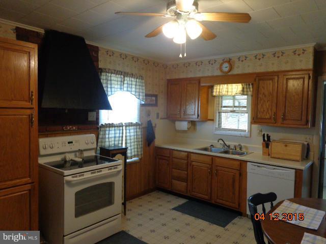14629 Clear Spring Road Williamsport, MD 21795 - Photo 9 of 19 Kitchen