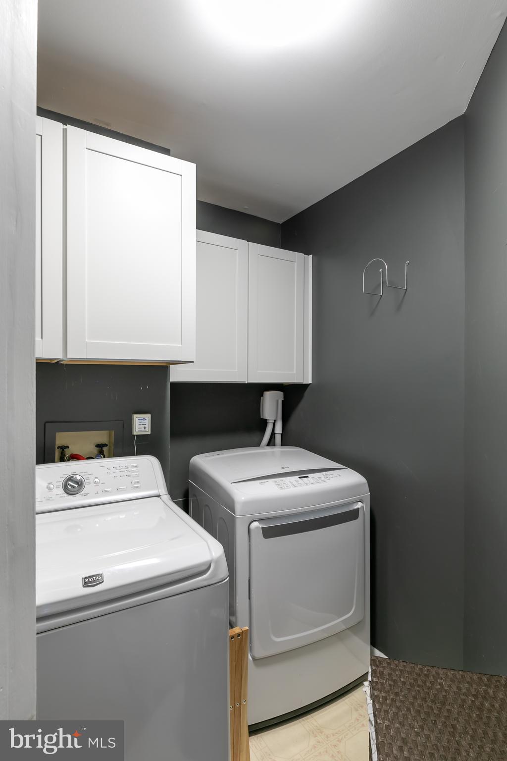 11554 Brass Lantern Court Reston, VA 20194 - Photo 28 of 47 a utility room with dryer and washer